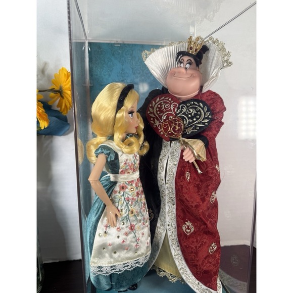 Disney Alice In Wonderland Queen Of Hearts Fairytale Designer Exclusive Doll Set - Picture 4 of 17